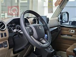 تۆیۆتا لاند کرۆزەر 76